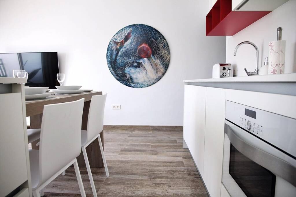 Design Vivienda V El Burgao By The Sea Apartment Costa Teguise Bagian luar foto